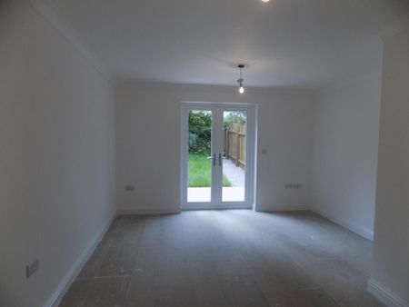 2 bedroom terraced house to rent - Photo 2