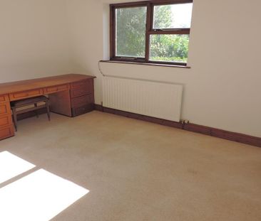3 bedroom detached bungalow to rent - Photo 4