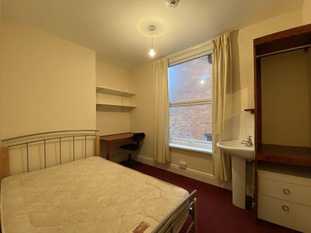 6 bedroom terraced house to rent - Photo 4