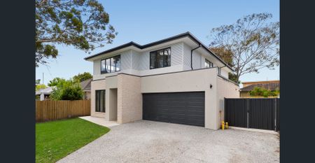 A New Beautifully Presented Modern Family Living - Photo 4