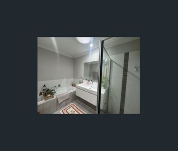 Immaculate 3 Bedroom Duplex - Photo 3