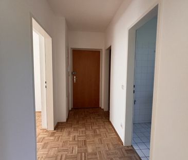 Helle 3-Zimmer-Wohnung mit Balkon und Tiefgaragenplatz in Linz-Ebel... - Foto 1