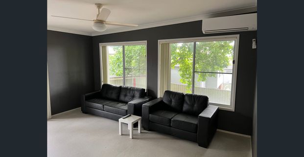 Sharehouse - Huge 8 bedrooms, 2 bathrooms, 2 living areas both with air con, double kitchen, fully furnished - this property is a must to inspect. - Photo 1