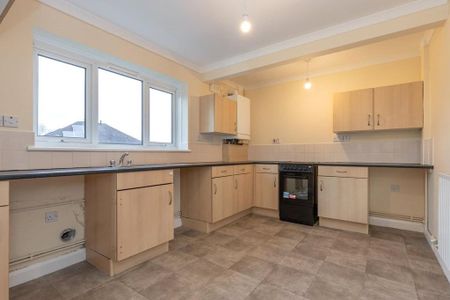 2 bedroom semi-detached house to rent - Photo 5