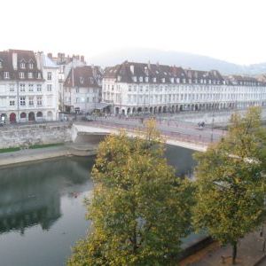 À louer / Appartement F2 / BESANCON CENTRE VILLE 8 rue Battant - Photo 2