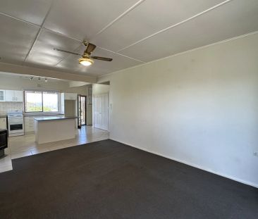 3-Bedroom Home with Stunning Views Over Cooma - Photo 2
