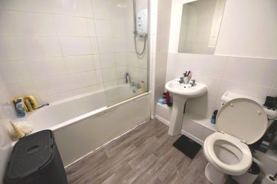 2 bedroom Flat in Flat 26, Leeds - Photo 2