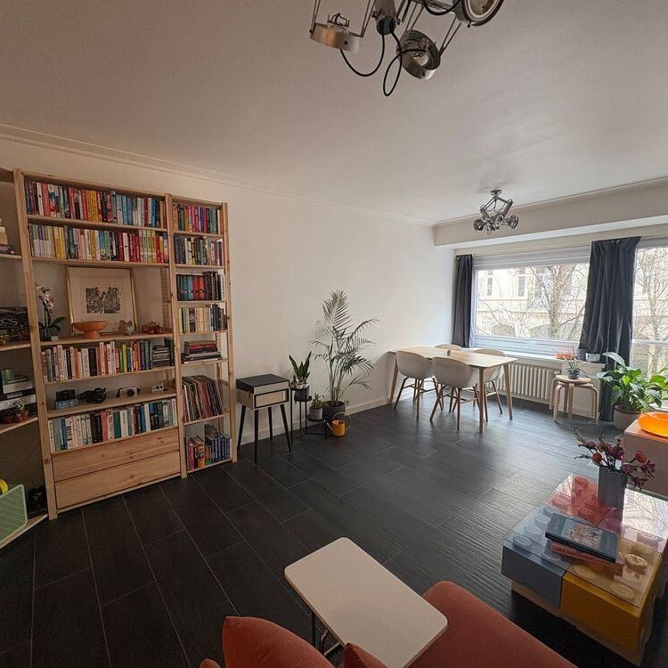 Te huur, mooi gerenoveerd 2-slaapkamerappartement in de Rogierlaan, Oostende. - Photo 1