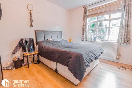 3 bedroom flat to rent - Photo 4
