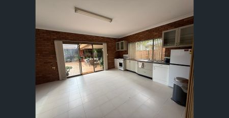 GRANNY FLAT - SUITABLE FOR SINGLE PERSON - Photo 2