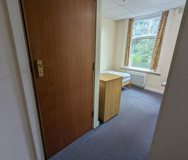 1 bedroom bedsit to rent - Photo 2