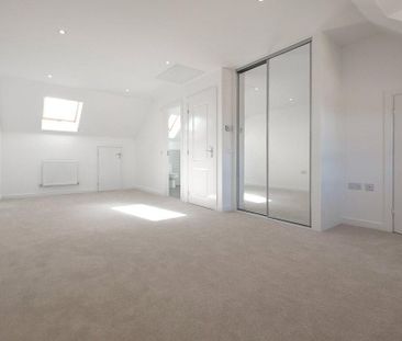 4 bedroom end of terrace house to rent - Photo 2