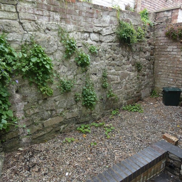2 bed Terraced - To Let - Photo 1