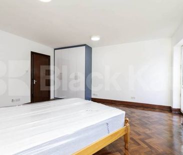 A generously sized one-bedroom apartment to rent on Wotton Road, NW2 - Photo 4