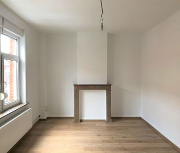 Rustig gelegen, gerenoveerde rijwoning - Photo 1