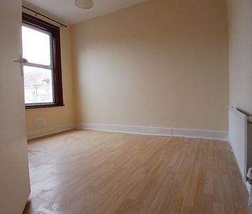 3 Bed Semi-Detached House, Perth Road, E13 - Photo 5