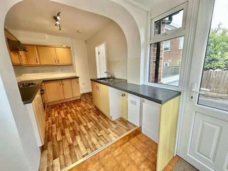 3 bedroom semi-detached house to rent - Photo 3