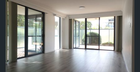 "WHAT A GEM"....IMMACULATELY RENOVATED, THIS RESORT STYLE MOD. 2 BED, 2 BATH AND LOCK-UP GARAGE APARTMENT. - Photo 3