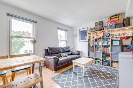 3 bedroom flat to rent - Photo 4