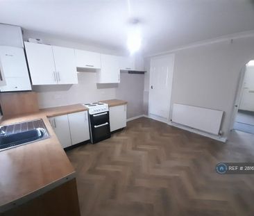 2 bedroom terraced house to rent - Photo 6