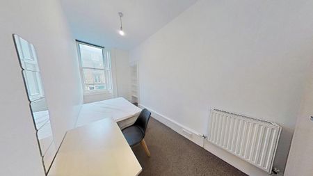 4 bedroom flat to rent - Photo 3