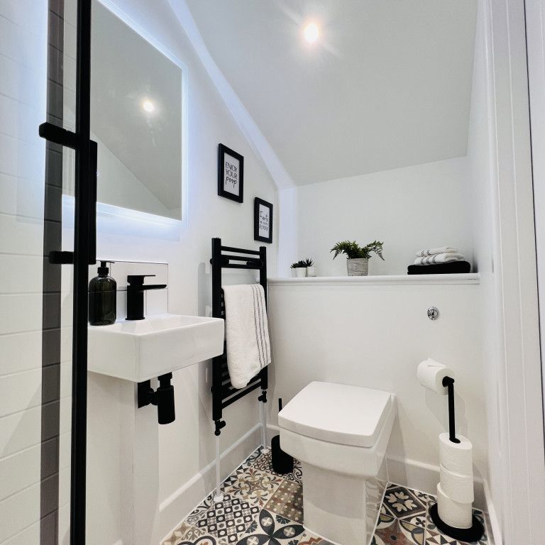 BEDROOM 2 – HUGE DOUBLE ENSUITE - Photo 1