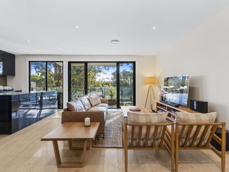 Spacious Family Home with Pool, Minutes from Royal Pines - Photo 3