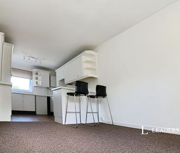 2 bedroom maisonette to rent - Photo 2
