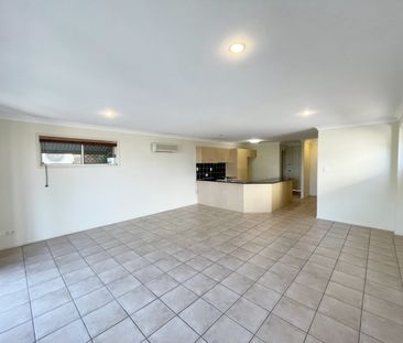Large 3 Bedroom Townhouse in East Brisbane ! - Photo 3