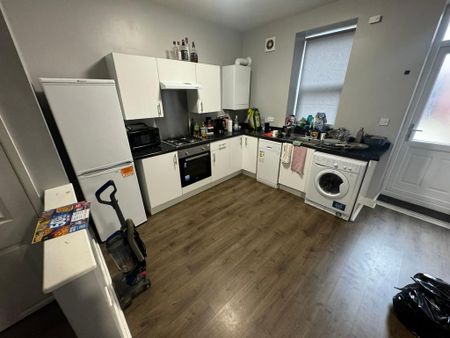 2 bedroom flat to rent - Photo 5