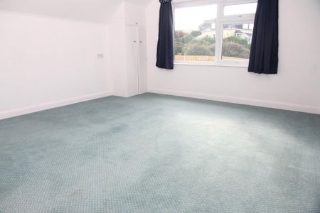 4 bedroom detached bungalow to rent - Photo 4