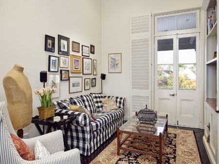 Gorgeous French Style Character with Front & Rear Balconies. Ideal to Work from Home. - Photo 4