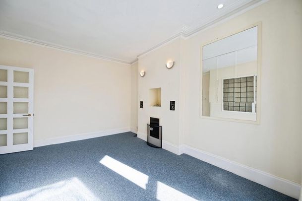 3 bedroom apartment to rent Waverley Grove, Southsea, Hampshire, PO4 - Photo 1