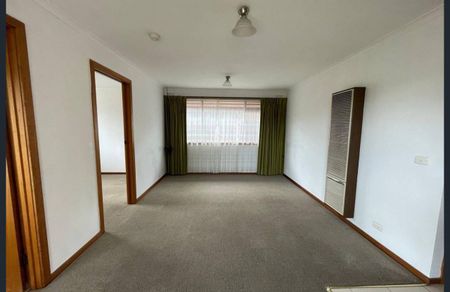 FAMILY HOME | GREAT LOCATION | - Photo 5