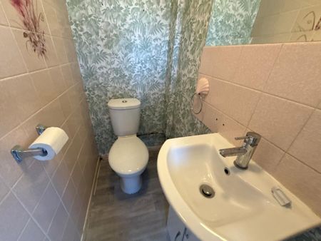 3 bedroom terraced house to rent - Photo 3