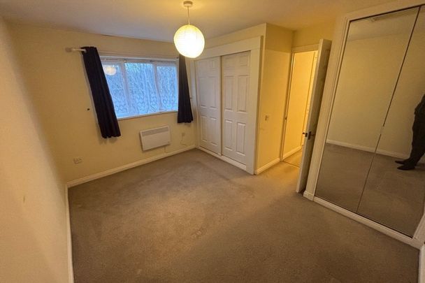 Barnum Court, SWINDON - Photo 1