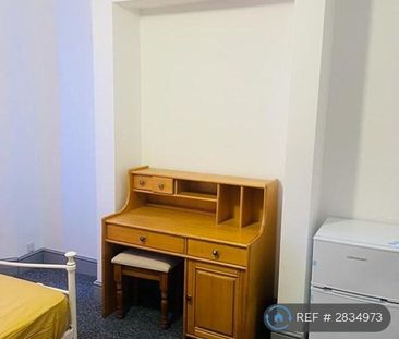 1 bedroom in a house share to rent - Photo 6