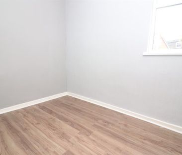 2 bedroom end of terrace house to rent - Photo 6