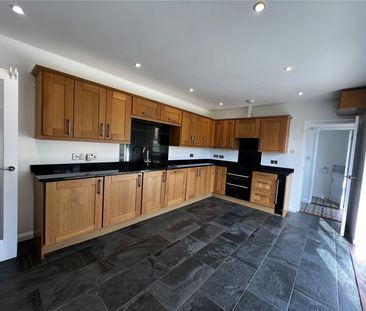 Maclins Close, South Molton, Devon, EX36 - Photo 4