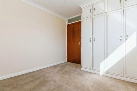 1 bedroom retirement property to rent - Photo 5