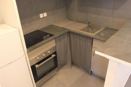 Location Appartement 1 pièce 22m² MARSEILLE 5ème - Photo 2
