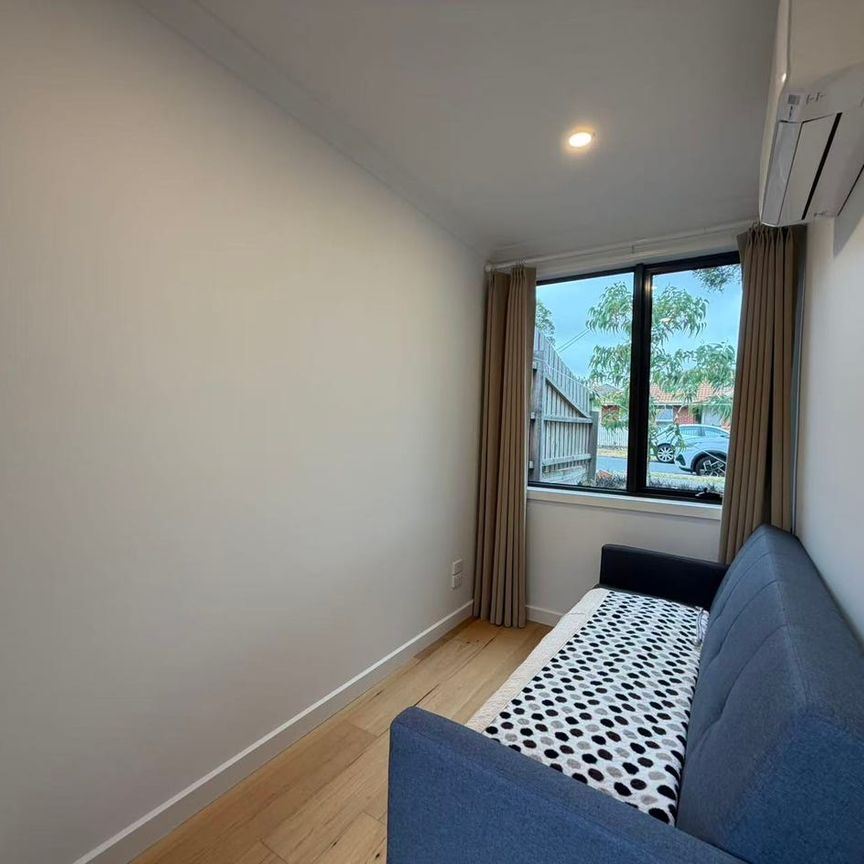 Modern & Spacious Clayton Residence | Prime Location & Ultimate Convenience, Furnished - Photo 1