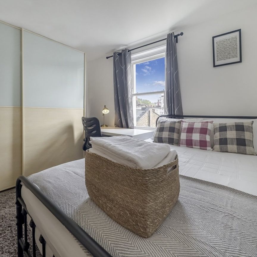 3 Bed Flat, Gloucester Terrace, W2 - Photo 1