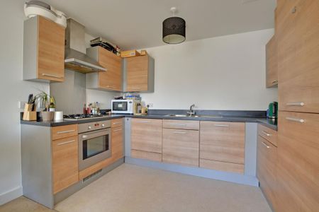 2 bedroom apartment to rent - Photo 3