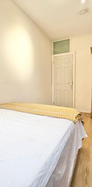 Room in a Shared House, Llandovery House, E14 - Photo 1