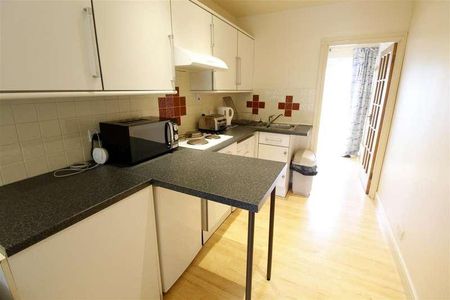 Petersham Avenue, Byfleet, KT14 - Photo 3