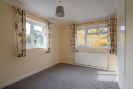3 bedroom semi-detached house to rent - Photo 3