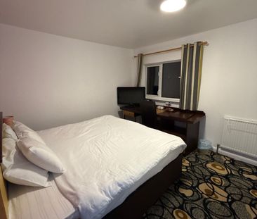 Room 205, SimplyStay Lincoln Road, Skegness, Lincolnshire, PE25 2EA - Photo 1