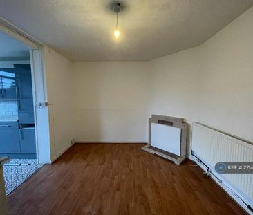 4 bedroom semi-detached house to rent - Photo 1