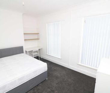 4 bedroom terraced house to rent - Photo 5